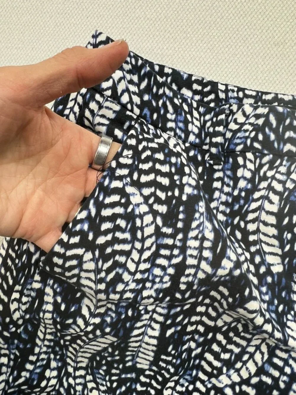 White House Black Market Womens Chino Shorts Flat Front Sz 4 Multi Feather Print